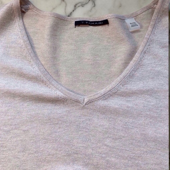 TAHARI Beige V-Neck Knit Top | Size XL – SoftMinimalist NWOT - Picture 6 of 10